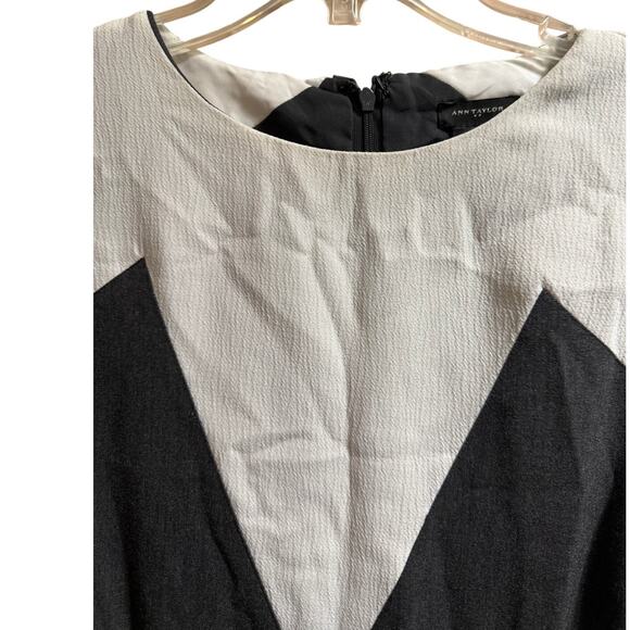 Ann Taylor Gray and White Sleeveless Midi Shift Dress - Size 18 - Picture 3 of 6